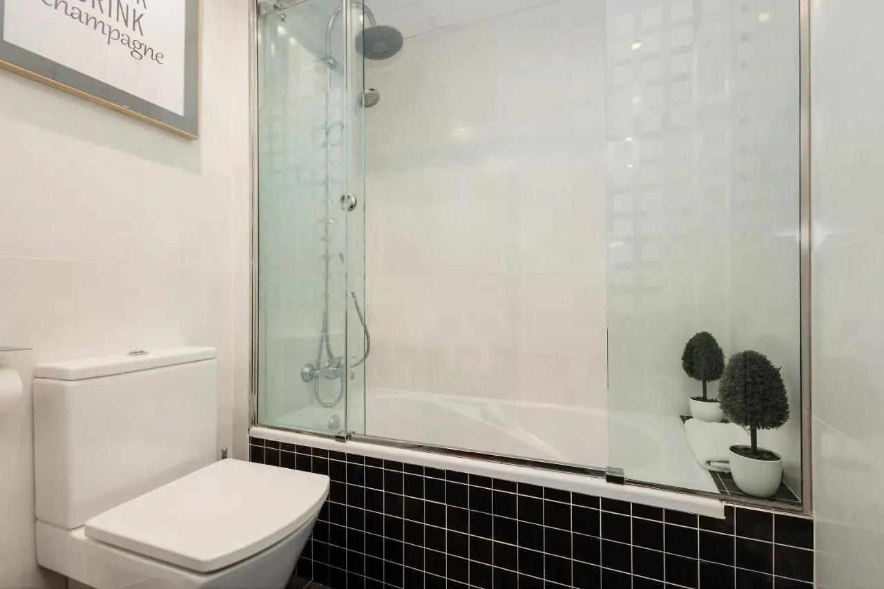 In The Historic Center Of Malaga, Very Close To The Beach And The Ave Train Station, With Private Parking 0*, Malaga
