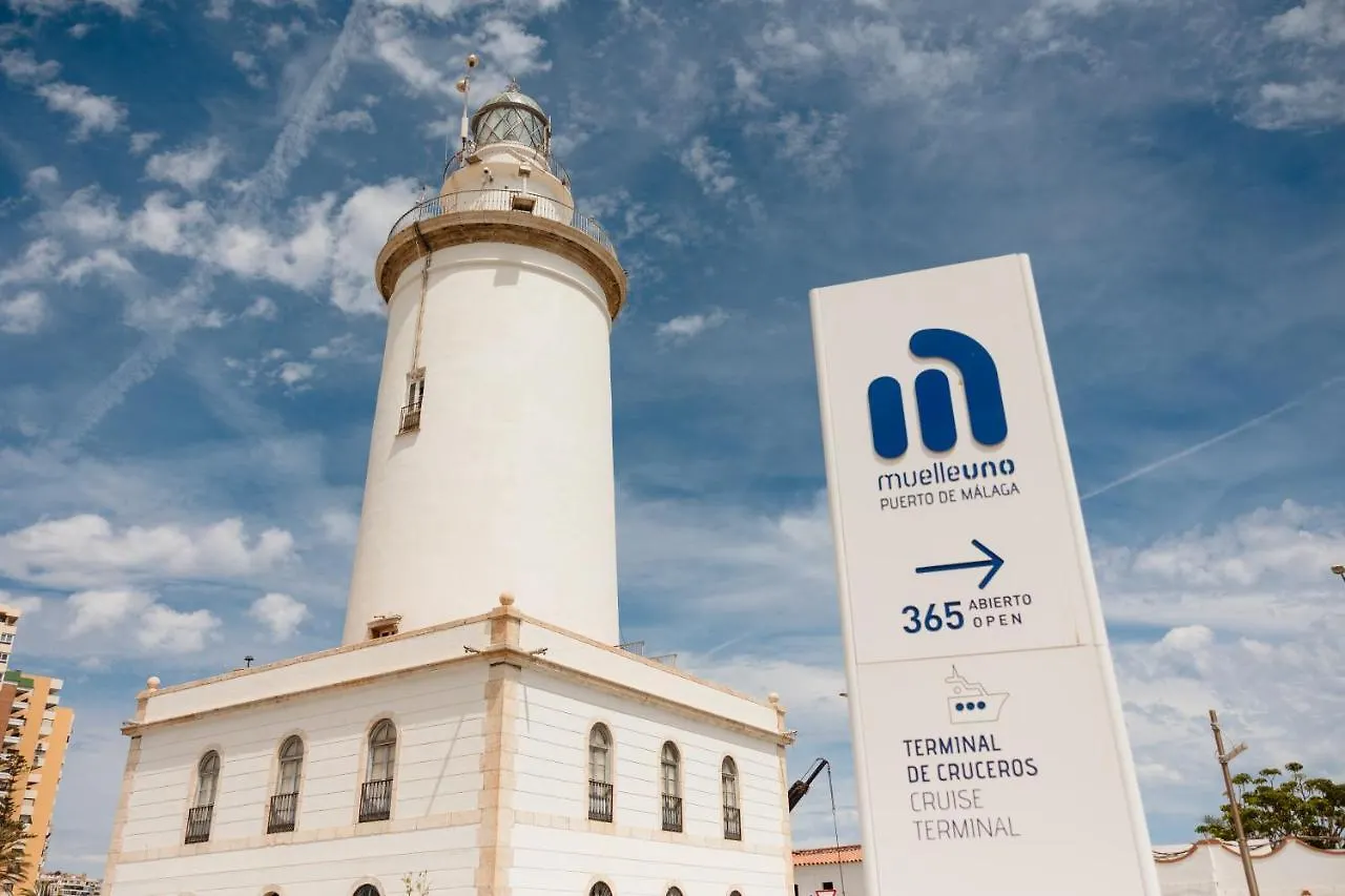 Apartment In The Historic Center Of Malaga, Very Close To The Beach And The Ave Train Station, With Private Parking
