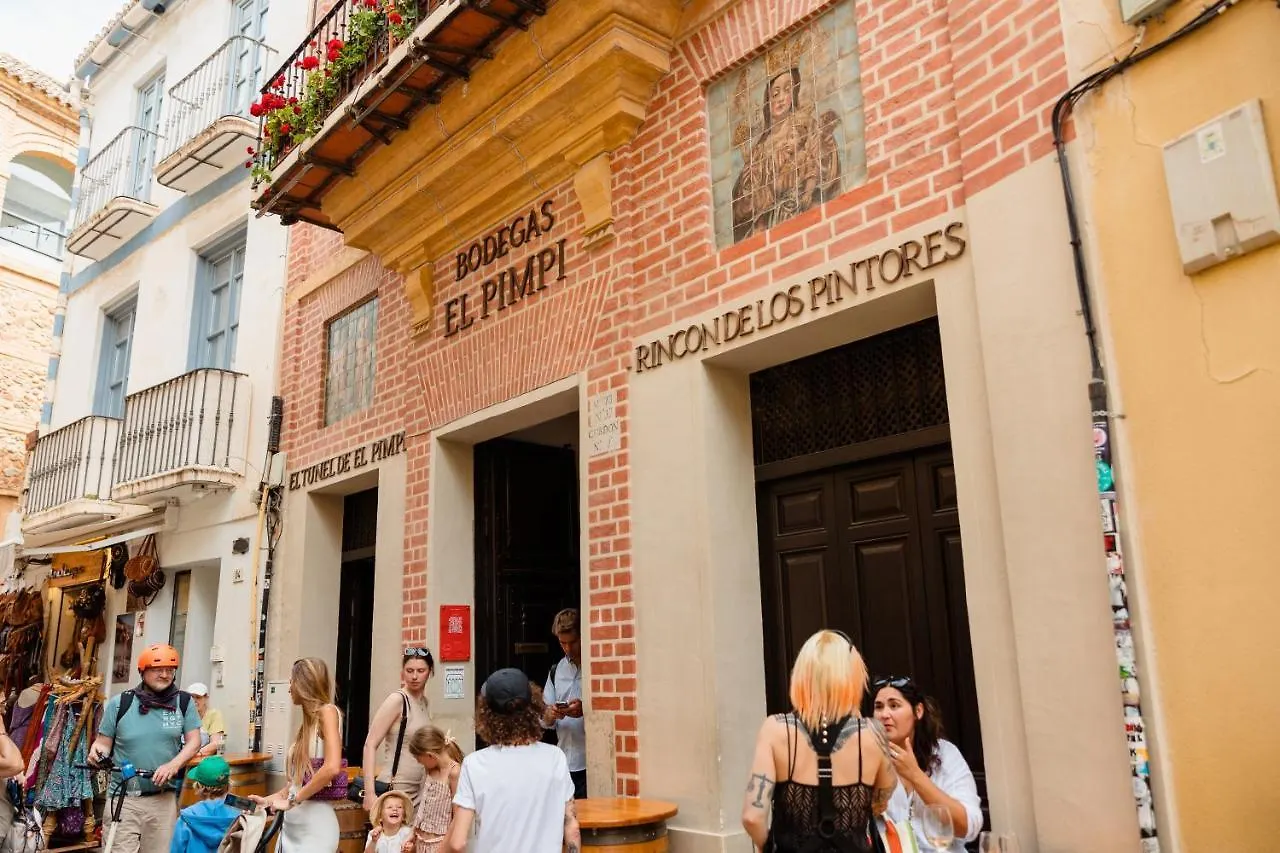 In The Historic Center Of Malaga, Very Close To The Beach And The Ave Train Station, With Private Parking Apartamento