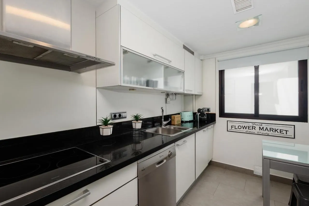 In The Historic Center Of Malaga, Very Close To The Beach And The Ave Train Station, With Private Parking 0*, Malaga